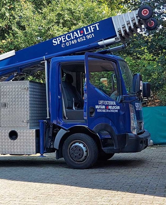 Lift exterior de mobila